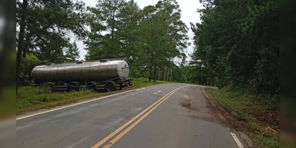 Sem pendências administrativas, os veículos foram liberados no local para o responsável