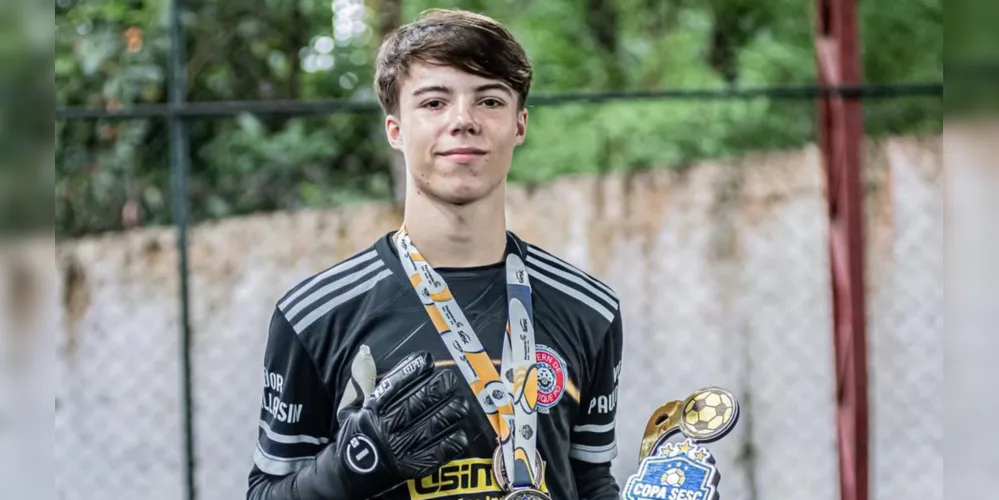 Kauan levou o prêmio de Melhor Goleiro do Campeonato em Paranaguá