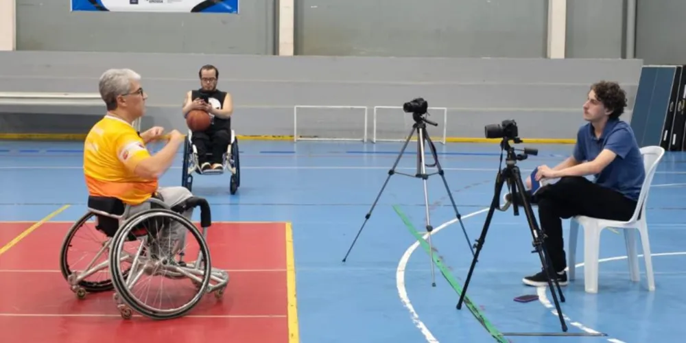 O basquete em cadeira de rodas, natação paradesportiva, goalball e golf-7 são os esportes presentes no microdocumentário