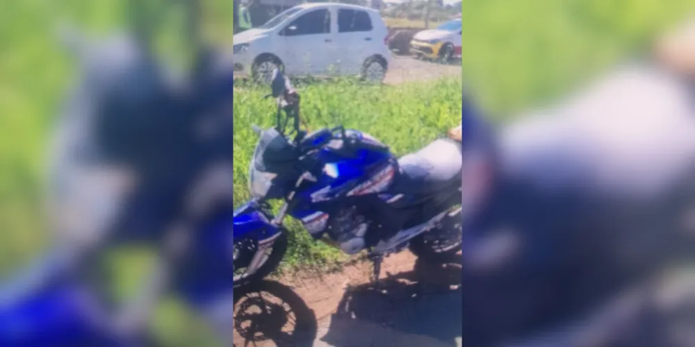 Batida lateral foi registrada entre uma moto e um caminhão