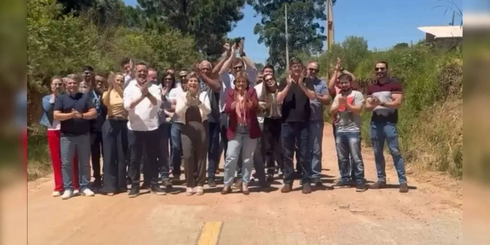 Elizabeth Schmidt celebrou com sua equipe