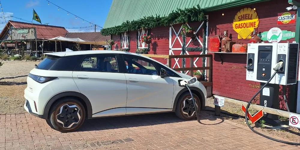 Primeiro eletroposto G-Charge está localizado no Letts Road, na BR-376