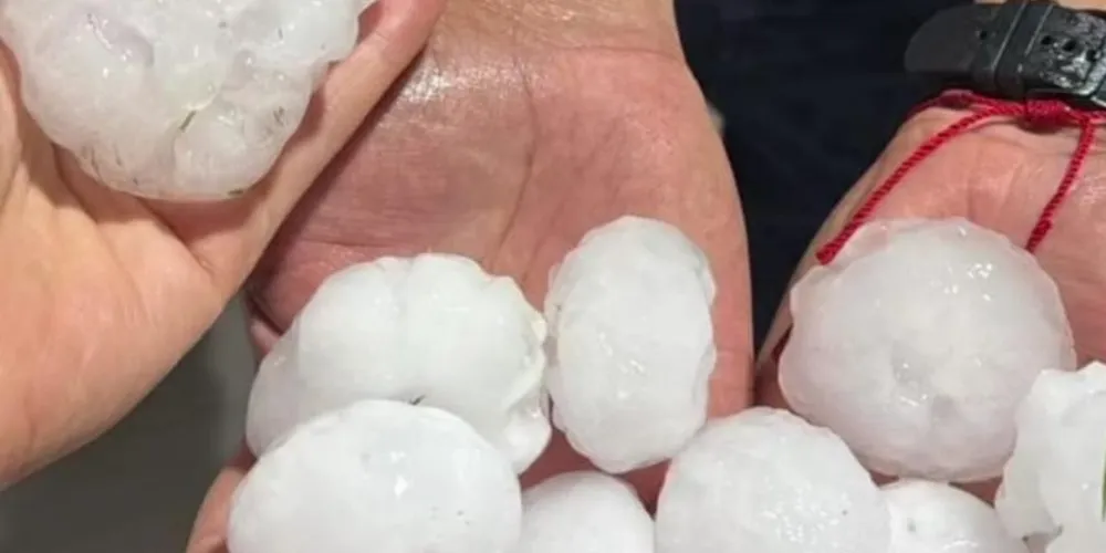 Simepar recebeu relatos de chuvas de granizo em sete municípios. Situação mais crítica foi em Jandaia do Sul