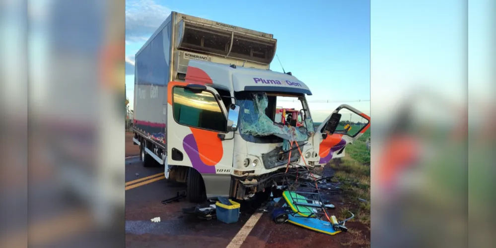 Motorista do caminhão foi socorrido em estado grave