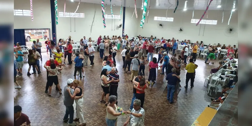 Imagem do 1º Baile da Cecon