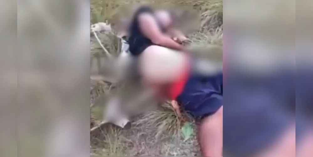 As imagens mostram um homem em estado gravíssimo