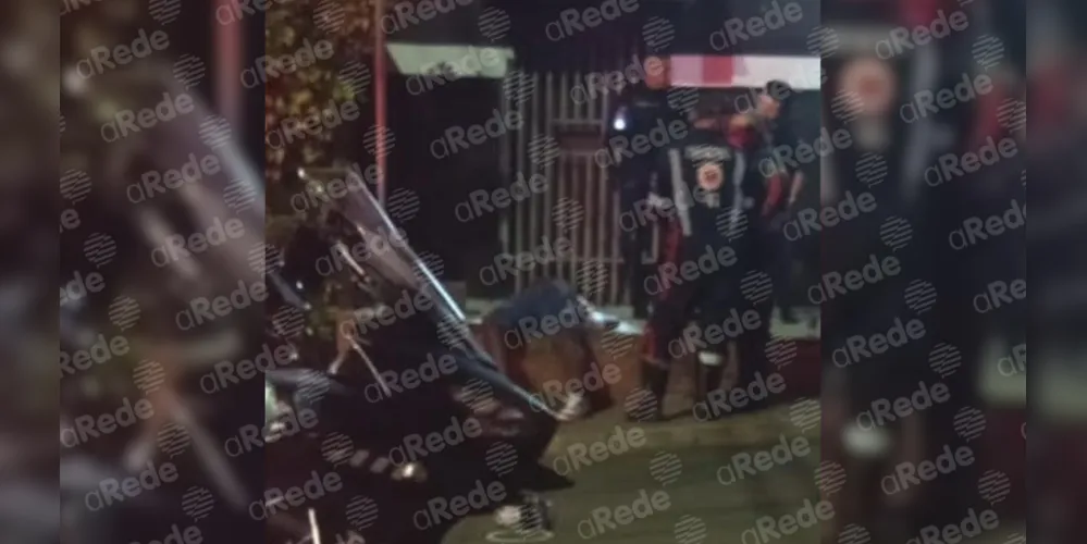 A vítima morreu no local ao ser baleada no Recanto Verde, em Ponta Grossa