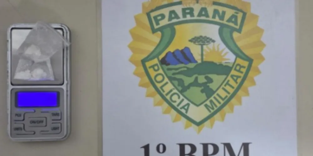 Certa quantia de droga foi encontrada com o homem, que foi detido