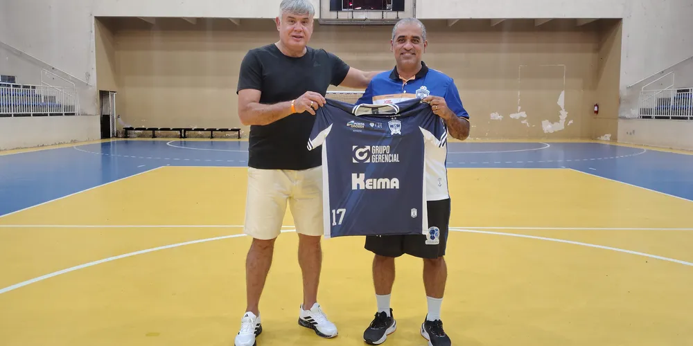 Novo treinador foi recepcionado pelo coordenador técnico Gegê Machado