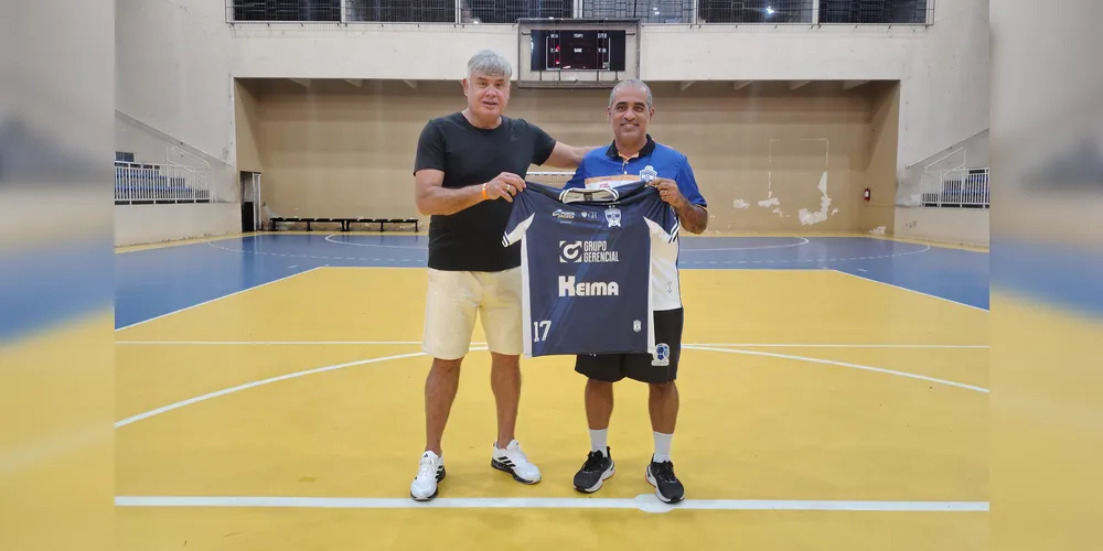 Novo treinador foi recepcionado pelo coordenador técnico Gegê Machado