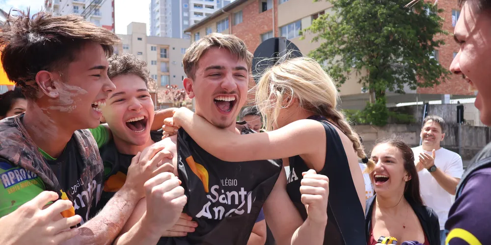 Alunos do Santo Ângelo celebram sua aprovação no PSS 2025 da UEPG