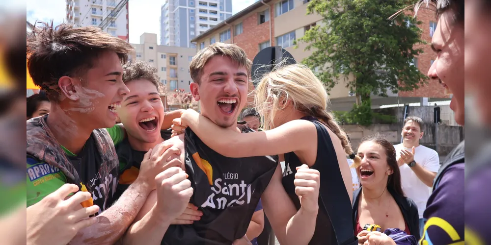 Alunos do Santo Ângelo celebram sua aprovação no PSS 2025 da UEPG