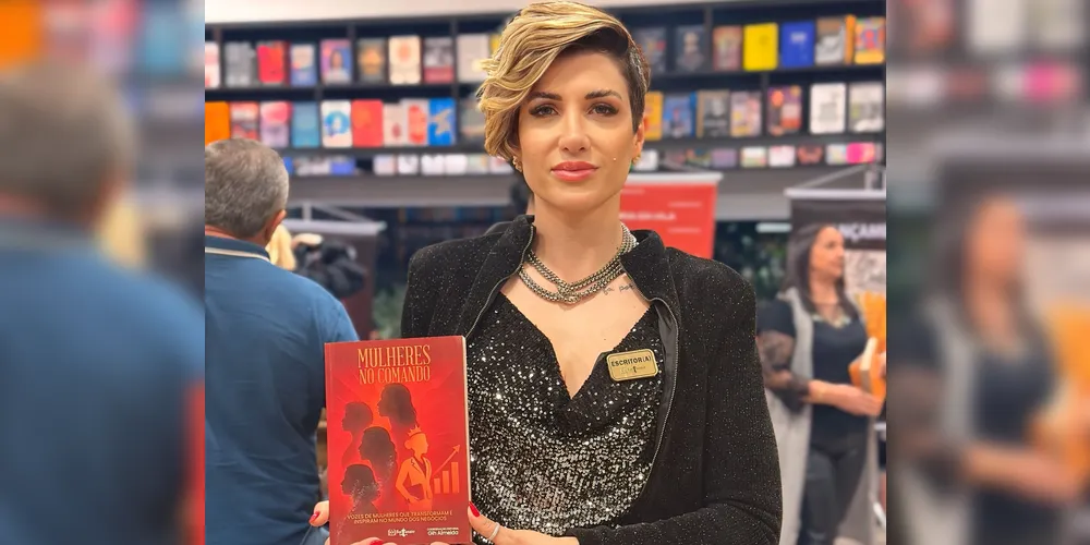 No capítulo assinado por Tati, intitulado “Da Feira ao Comando”, a autora descreve parte da sua formação pessoal e profissional