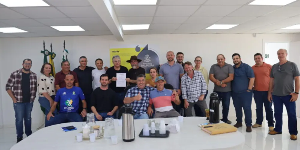 O prefeito de Palmeira, Altamir Sanson (PSD), anunciou oficialmente nessa quarta-feira (10) os novos secretários