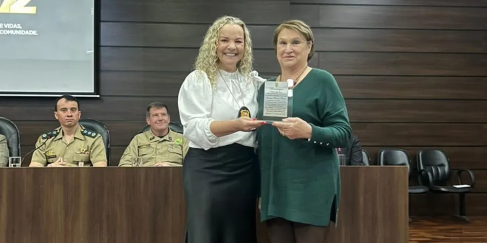 Delegada-chefe do Nucria, Ana Paula Cunha Carvalho, e presidente da instituição, Cirlei Simão Pauliki