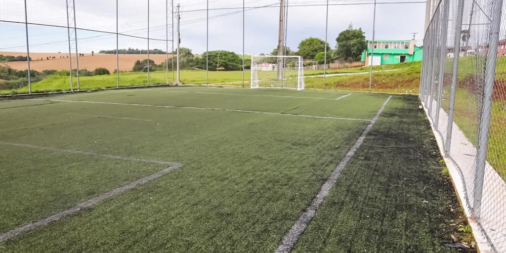 Trabalhos realizados incluem, por exemplo, intervenções no gramado sintético e conserto e pintura das traves