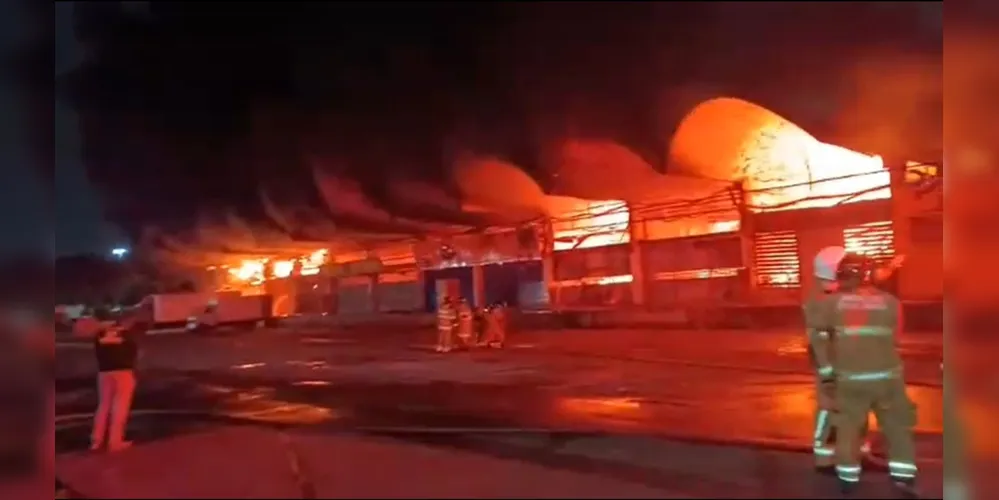 Incêndio destruiu parte da estrtura do Ceasa, localizado na região de Irajá, zona Norte do Rio de Janeiro