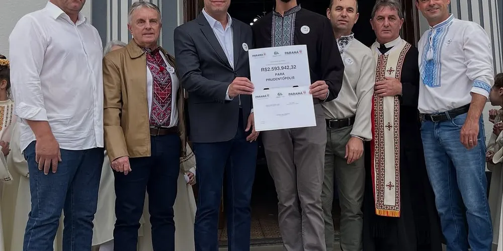 Adelmo Klosowski, Guto Silva e representantes do Grupo Folclórico Vesselka estiveram reunidos