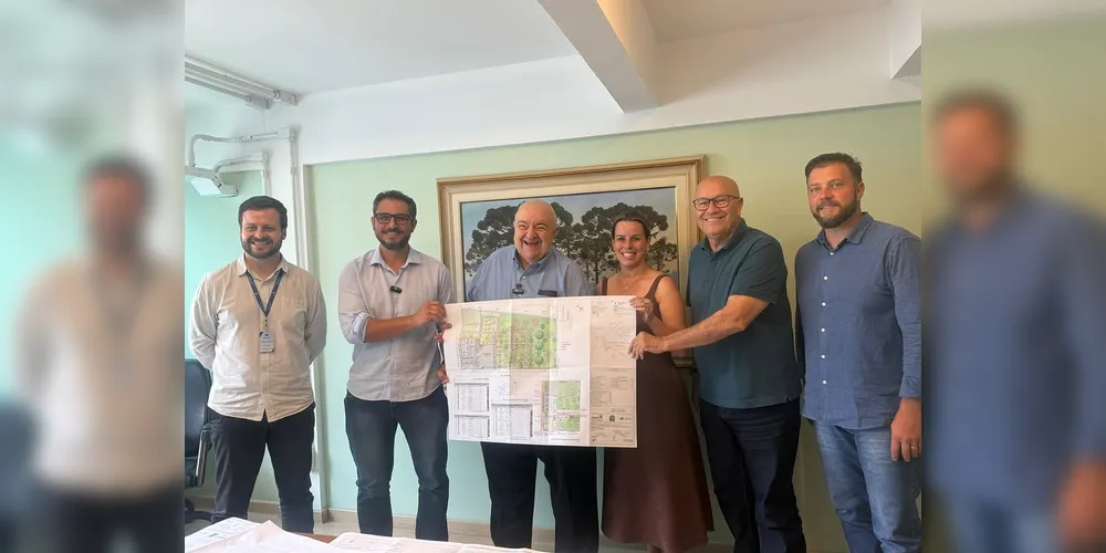 Douglas Modesto, Rafael Greca, Luiz Cláudio Romanelli e demais lideranças estiveram reunidas