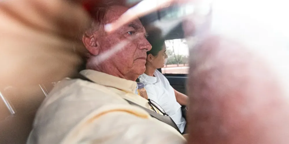 A decisão de negar recurso a Bolsonaro e a outros seis condenados foi unânime