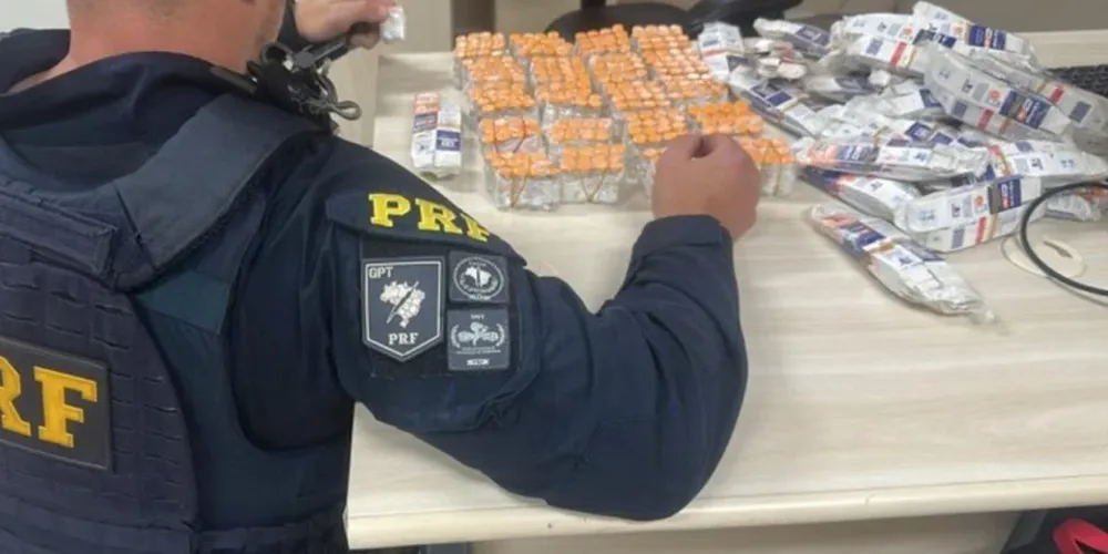 Polícia Rodoviária Federal encontrou as ampolas no estepe  do veículo que a jovem dirigia