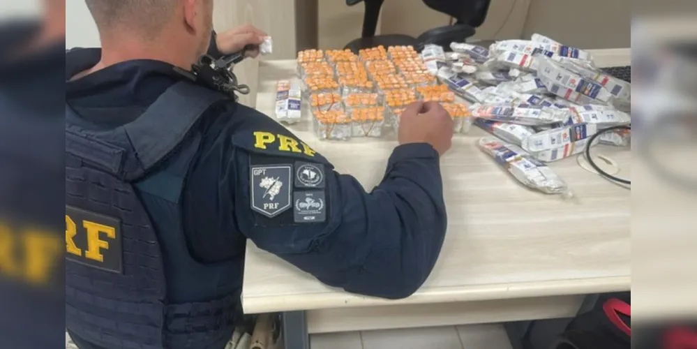 Polícia Rodoviária Federal encontrou as ampolas no estepe  do veículo que a jovem dirigia