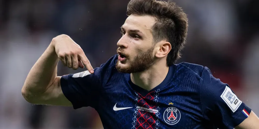 Kvaratskhelia marcou o primeiro gol do jogo