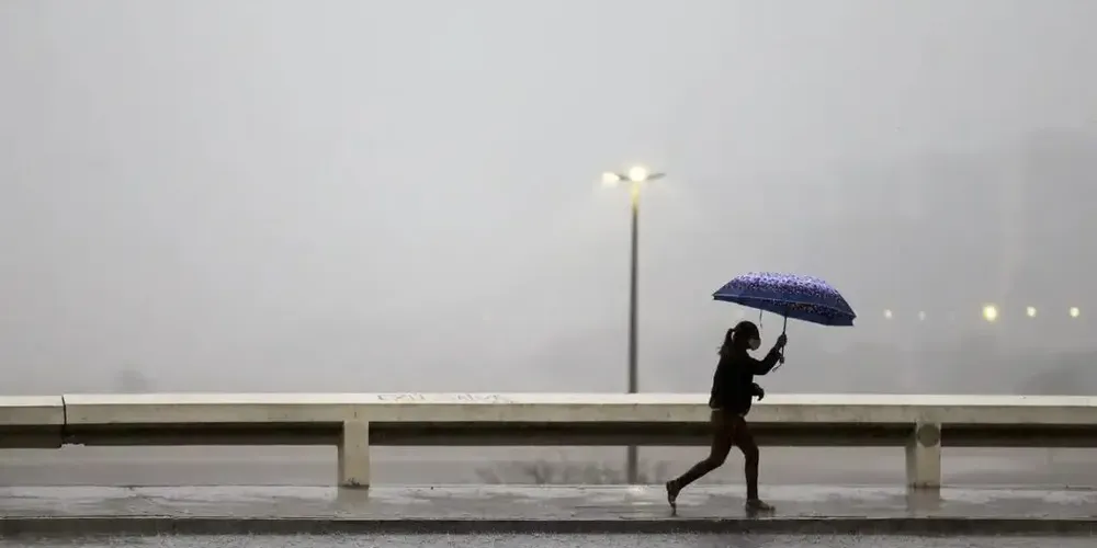 A precipitação acumulada no mês de novembro deve ficar um pouco acima da média no Paraná