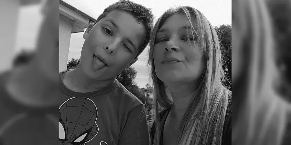 Levi Galardinovic Hooper e a mãe, Juliana Galardinovic Ribeiro