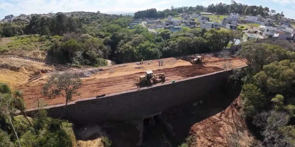 Ligação entre os bairros Órfãs e Boa Vista, ligando o final da avenida Anita Garibaldi e a rua Radialista Nelson Anuziato