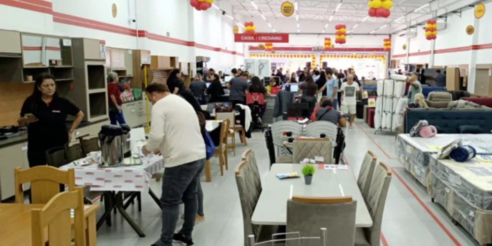 Lojas atendem até mais tarde neste sábado e domingo e na próxima semana