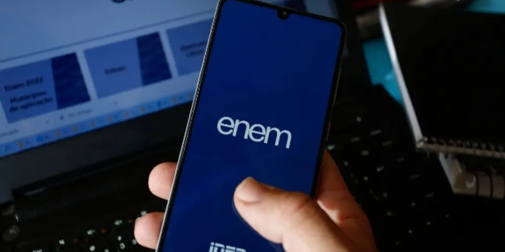 A live que levantou a suspeita foi transmitida no YouTube na última terça-feira (11).