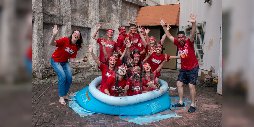 Alunos celebraram as aprovações no Colégio nessa quinta