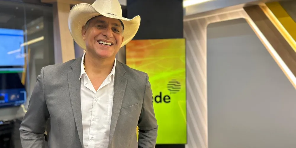 O secretário da Indústria, Comércio e Serviços do Paraná, Marco Brasil, esteve presente na sede do Grupo aRede