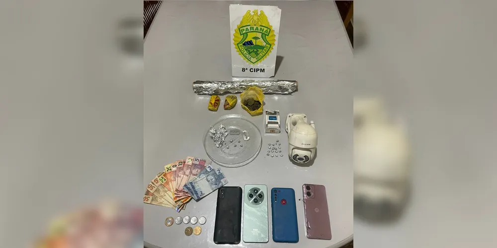 Drogas, dinheiro e celulares foram apreendidos