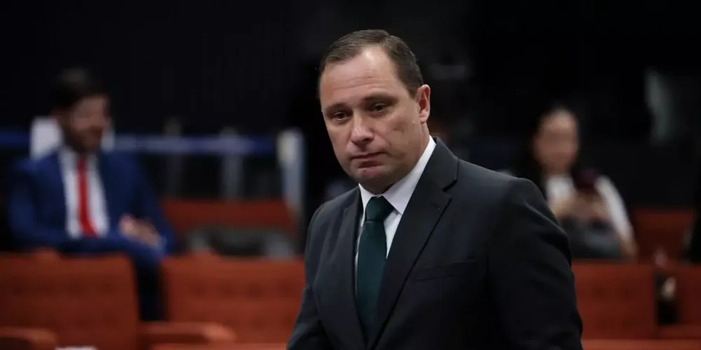 De acordo com a determinação, após a audiência, o tenente-coronel terá a tornozeleira removida