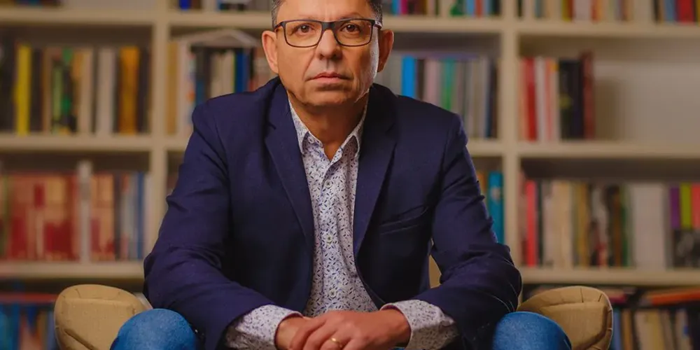 Miguel Sanches Neto receberá a honraria de Ordem do Mérito Cultural (OMC) em março de 2026