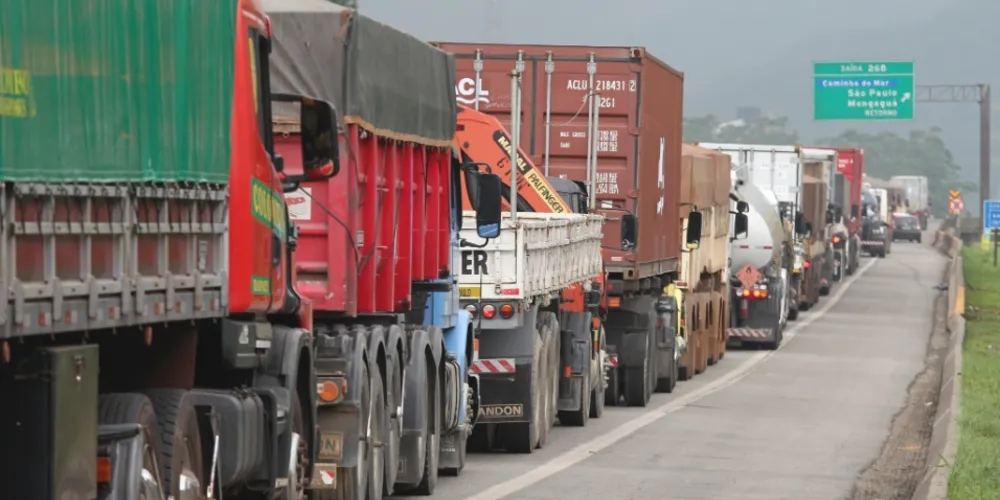 Caminhoneiros preparam paralisação nacional e reivindica  melhores condições