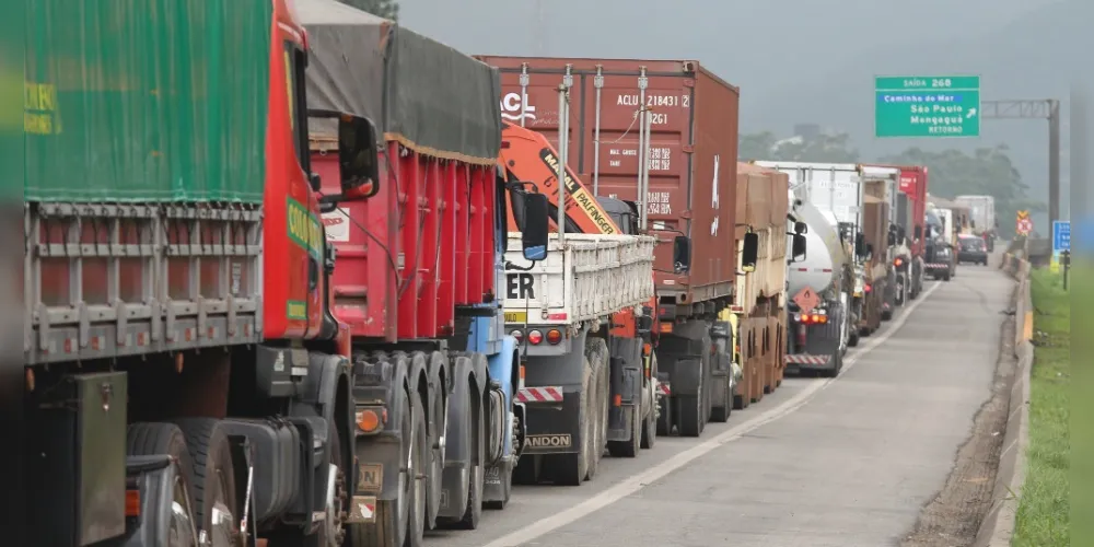 Caminhoneiros preparam paralisação nacional e reivindica  melhores condições
