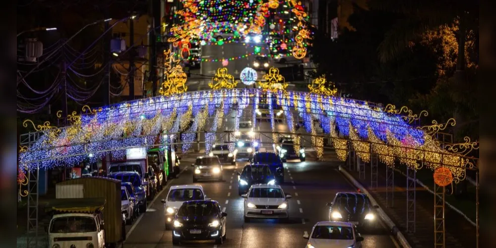 Natal ‘Feliz Cidade’ iluminou 13 locais de Ponta Grossa