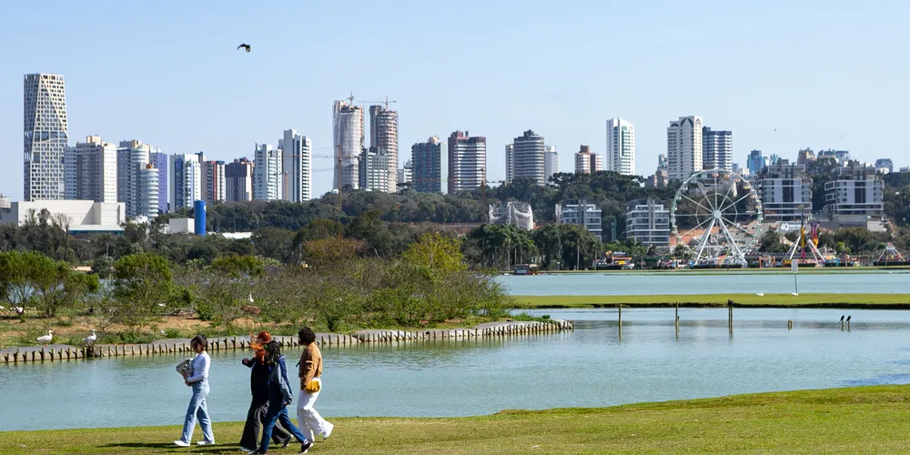 Os dias chuvosos também deixaram as temperaturas mais baixas