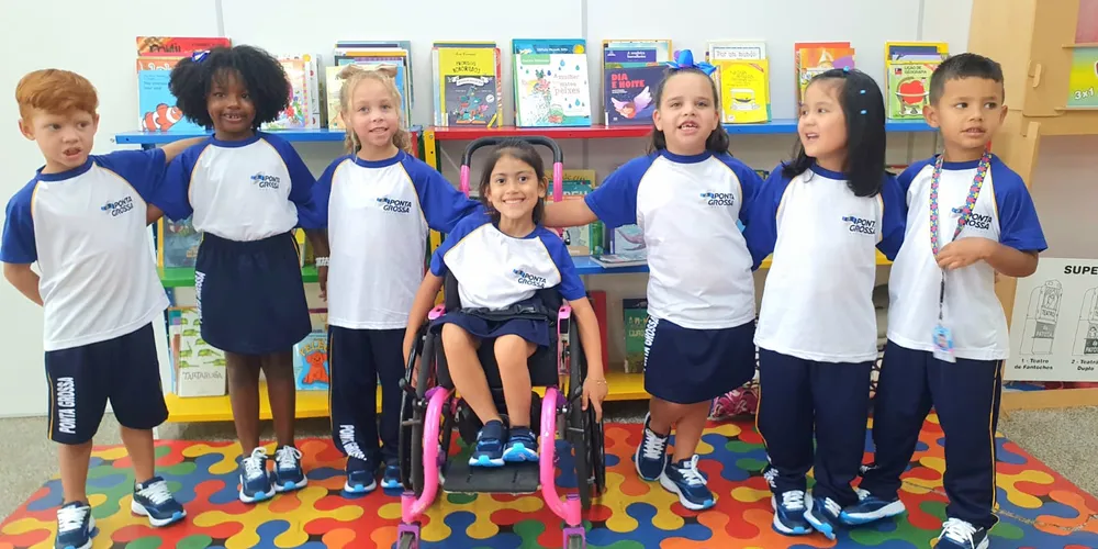 Licitação prevê adquirir meias e calçados dos alunos