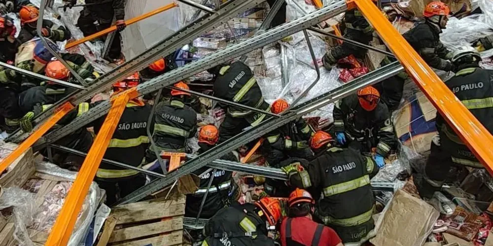 Operador de empilhadeira ficou ferido após ser atingido pelo desabamento de cerca de 80 toneladas de produtos congelados