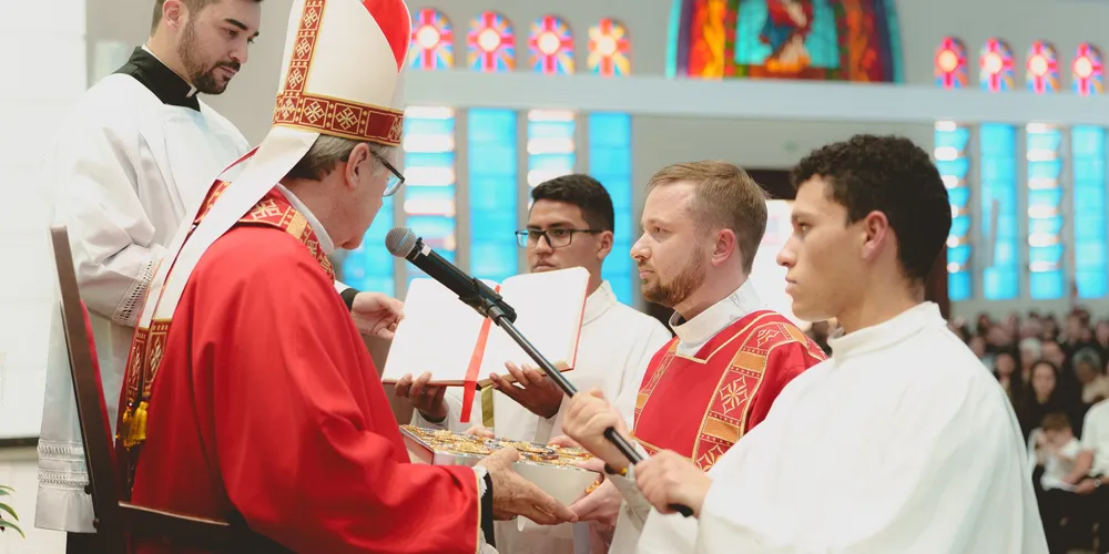 Cerimônia marca a consagração do diácono Iuri Nack Buss
