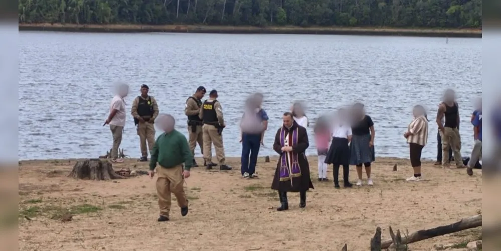 Padre após abençoar homem que morreu