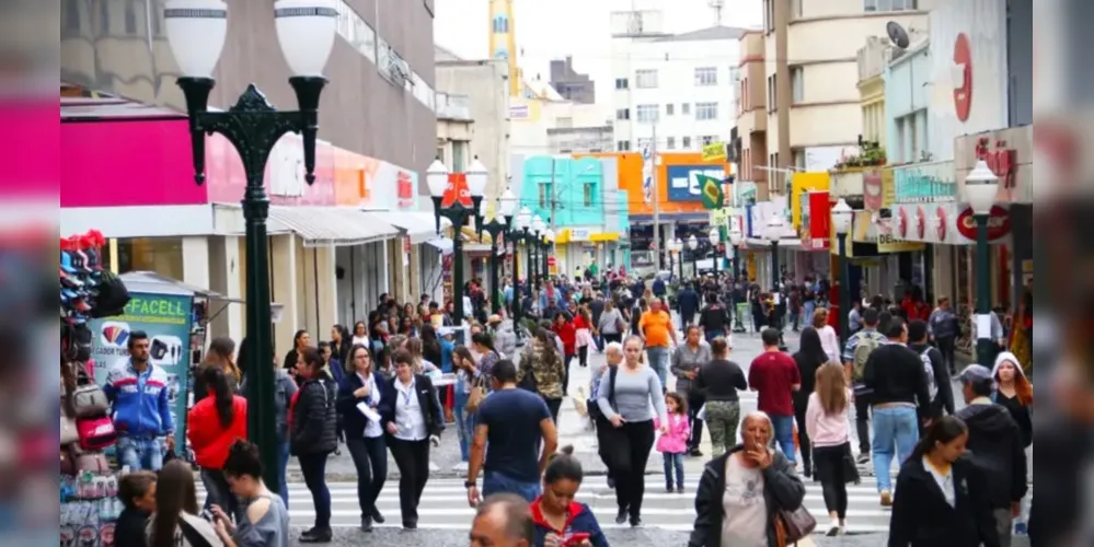 13º salário injetará R$ 13,578 bilhões na economia do Paraná