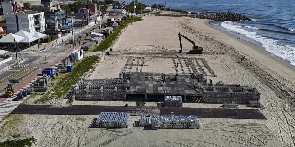 Estrutura conta com 45 metros de largura, 21 metros de altura e 23 metros de profundidade