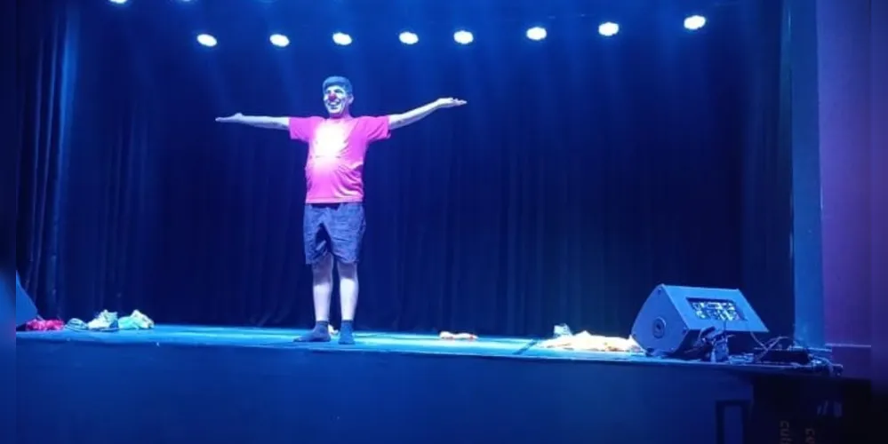 Márcio Antunes, o palhaço Canjica, durante apresentação