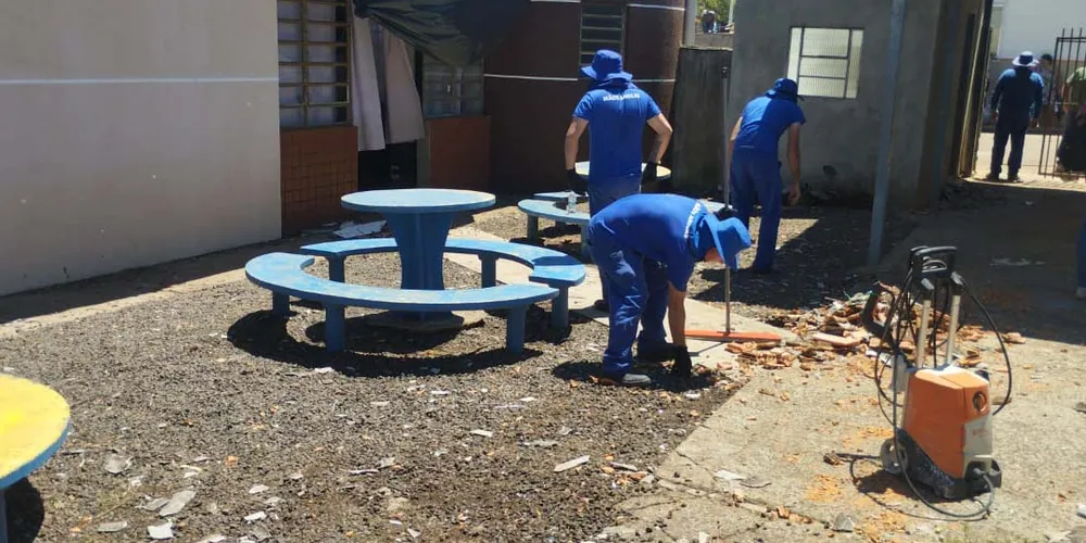 Neste momento, 14 pessoas privadas de liberdade atuando na cidade, acompanhados por monitores da Polícia Penal