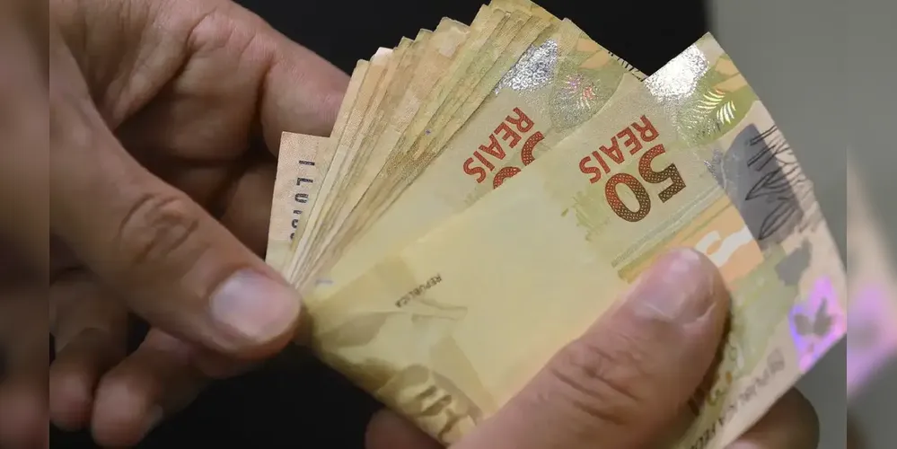 40,6% dos empregados com carteira assinada no estado planejam aplicar ou investir o 13°